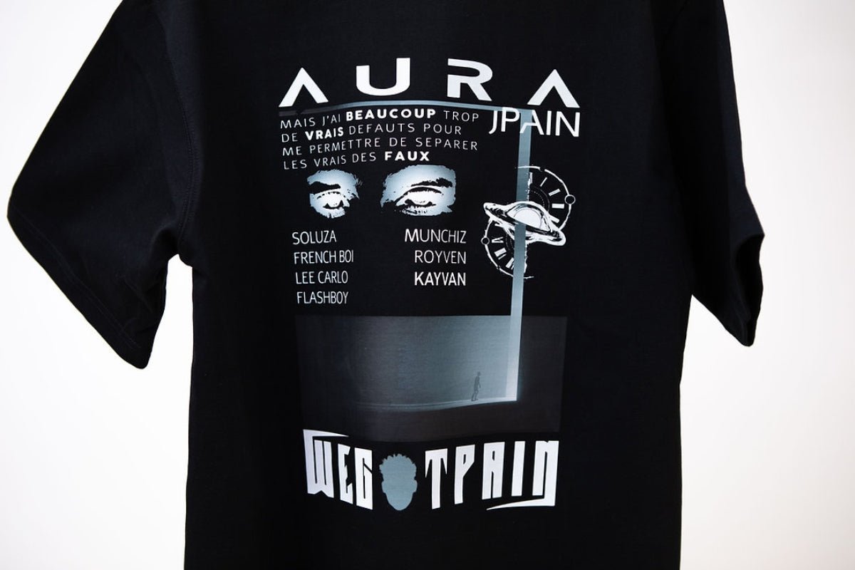T-shirt oversize noir en coton bio porté par un homme - We Got Pain