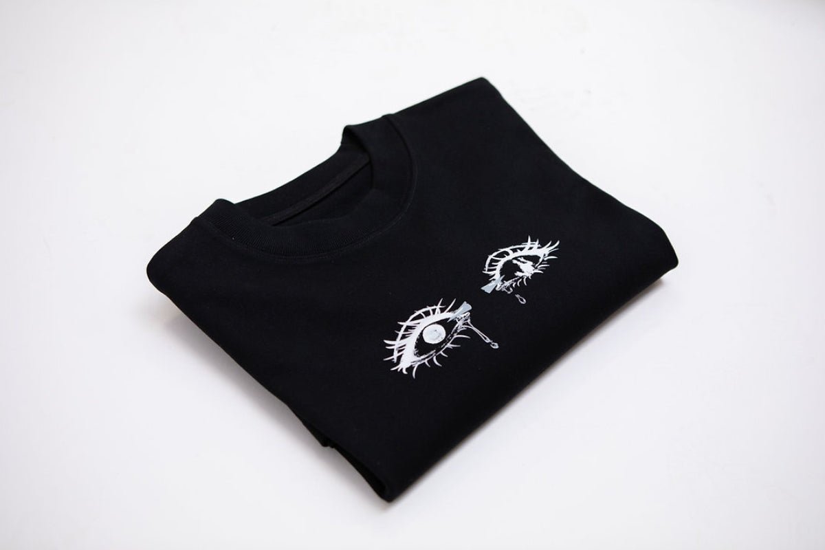 T-shirt oversize noir en coton bio porté par un homme - We Got Pain