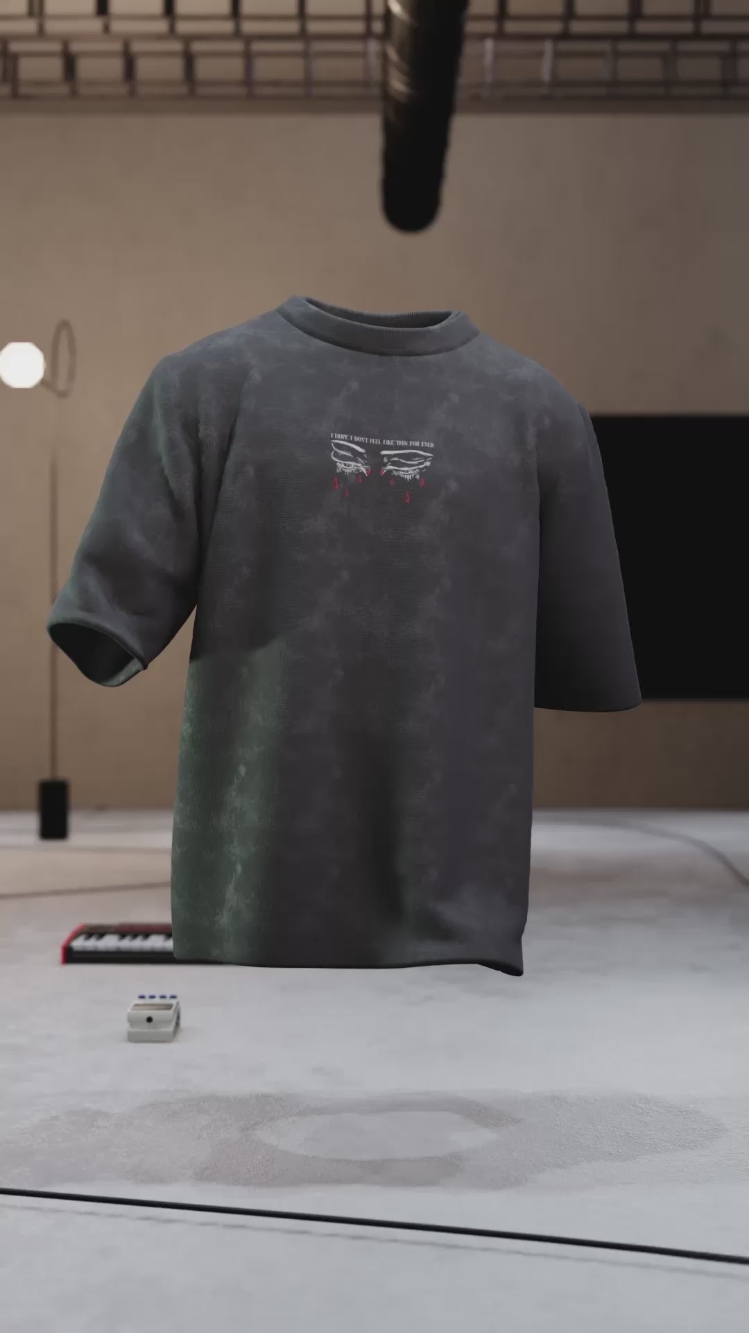 T-shirt oversize noir en coton bio porté par un homme - We Got Pain